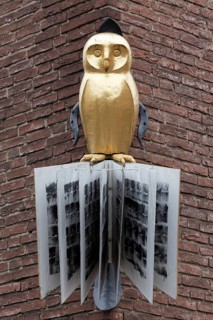 Figure of an owl at a bookshop