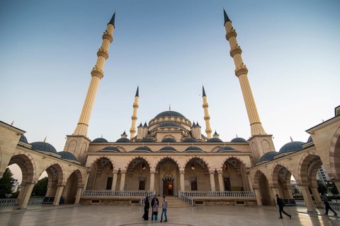 Akhmad Kadyrov Mosque at dusk