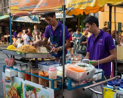 Man preparing Pad Thai