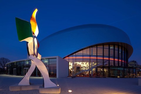 Stage Theater an der Elbe in the evening