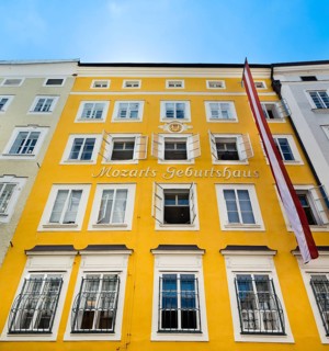 Mozart's birthplace in Getreidegasse street