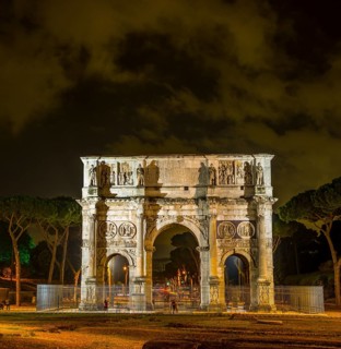 Arch of Constantine at night