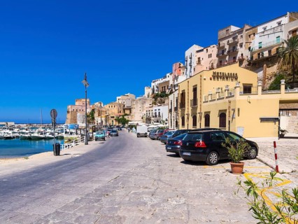 Harbour and promenade
