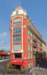 Corner building