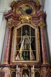 Side altar in the south chapel