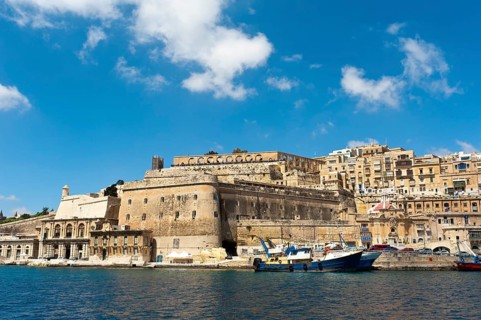 View up to the historic centre with Upper Barrakka Gardens