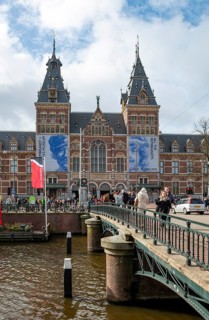 Bridge over Spiegelgracht in front of Rijksmuseum