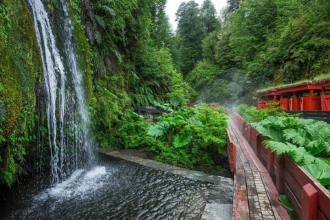 Waterfall and cold water basin of the Termas Geometricas