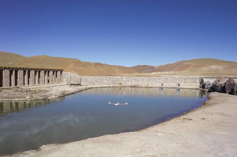 Pool with warm water at 4200 m at the Tatio geysers
