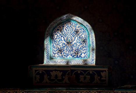 Tiled tomb at Mausoleum of Makhmud Pakhlavan
