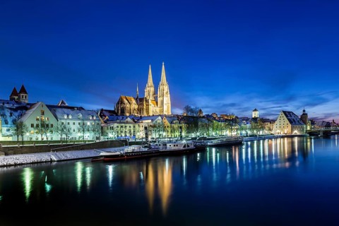 Regensburg Cathedral with the Maritime Museum on the Danube and the Salzstadl in winter