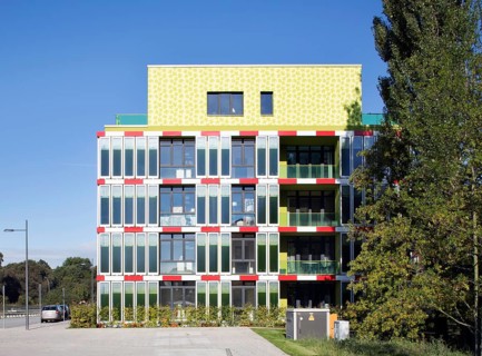 BIQ residential building with photosynthesis facade for the production of energy