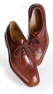A pair of men's shoes
