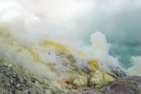 Workers mining sulphur at the Ijen volcano