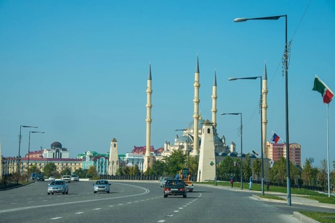 Highway and Akhmad Kadyrov Mosque