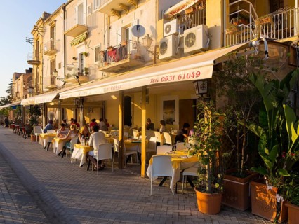 Restaurants on the promenade of the historic centre of Syracuse