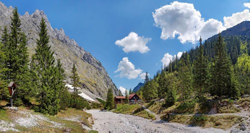 Hollental valley with old Hollentalanger Hut