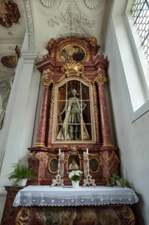 Side altar in the south chapel