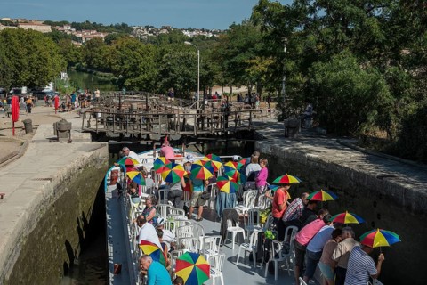 Fonserannes Lock with cruise ship