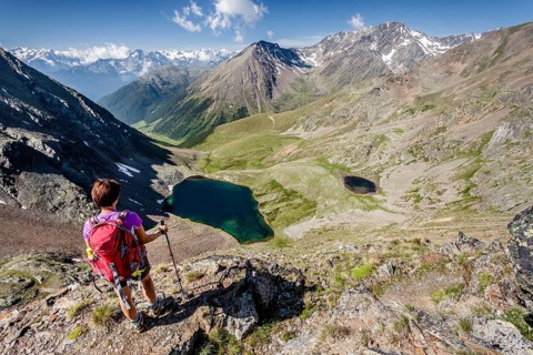 Mountaineers during the ascent on the Kortscher Schafsberg in Schnals