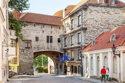 Large Strand tor gate with city walls and the Estonian Maritime Museum