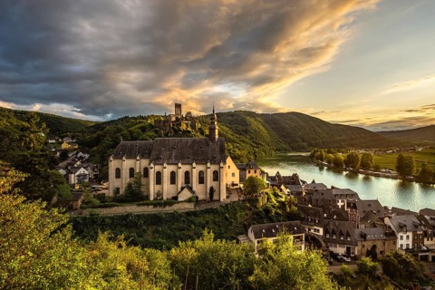 View of the winegrowing village of Beilstein with the castle ruins of Metternich and the Carmelite Church in the evening light