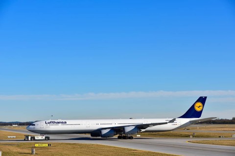 Lufthansa Airbus A340-600 with pushback truck