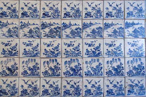 Floor made of hand-painted Chinese porcelain tiles in the Paradesi Synagogue