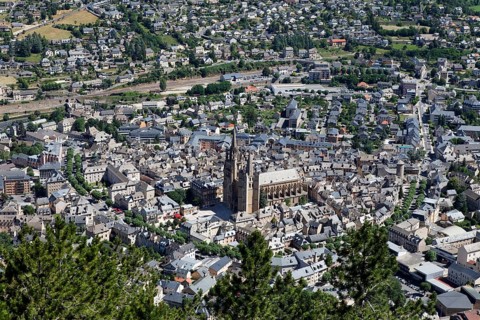 Overlooking the town of Mende