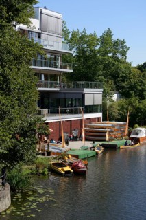 Boat rental on Isebek canal