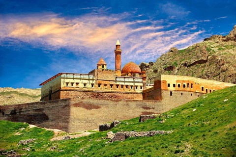 18th century Ottoman architecture of the Ishak Pasha Palace