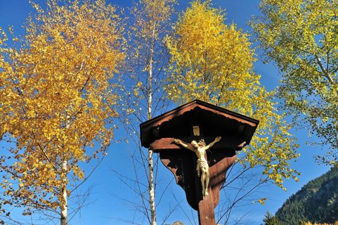 Wayside cross