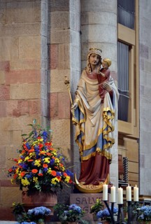 Salve Regina statue