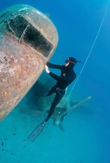 Freediver at plane wreck Douglas DC-3 'Dakota'