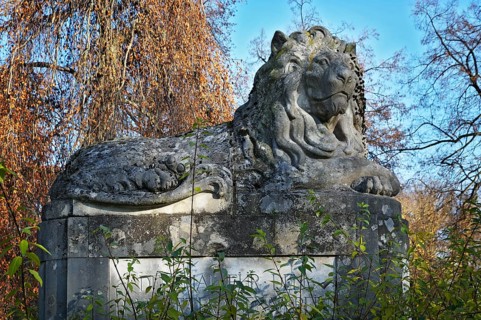Lion sculpture