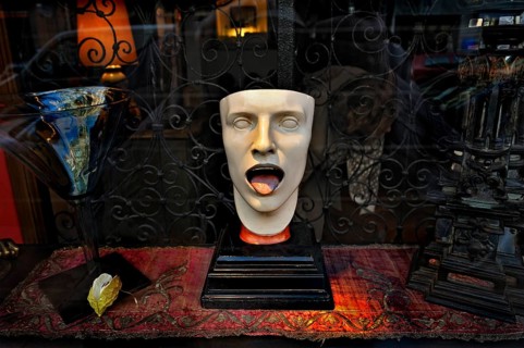 Shop window display with a mask and a glass