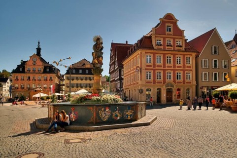 Half-timbered houses in the market square with Marienbrunnen fountain