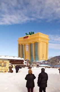 Hot-air balloon shaped like the Brandenburg Gate