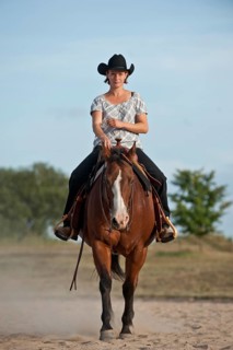 Woman riding a trotting Quarter Horse