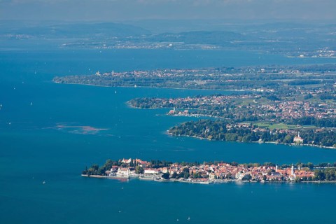 Lake Constance with Lindau island in the foreground and the communities Wasserburg