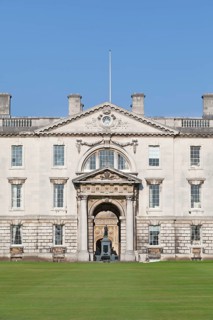 Gibbs building with the statue of Henry IV framed by the arch in the back