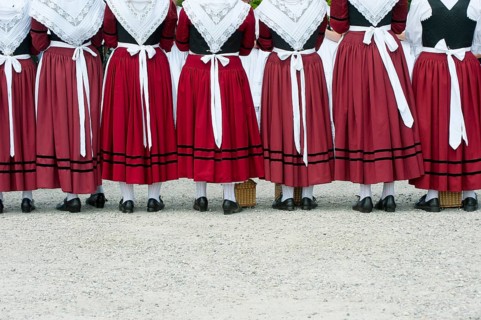 Women in traditional Bavarian costume forming a guard of honour for the entrance into the beer tent