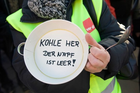 Plate with the message
