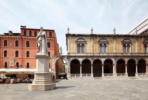 Piazza dei Signori with statue of Dante Alighieri and the Loggia del Consiglio