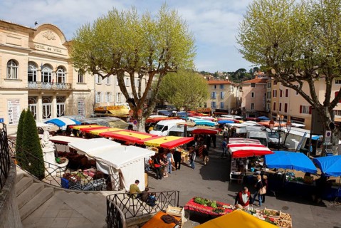 Market in Apt city