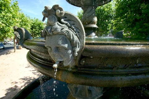 Fountain with Volvic stone statues