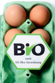 Hen's eggs with organic seal