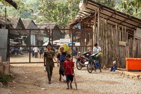 Refugees in front of the main entrance