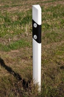 Reflector post