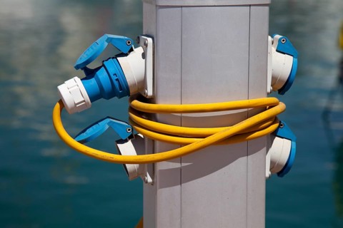 Power supply for boats